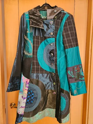 Abrigo Desigual mujer – Patchwork – Botonones joya