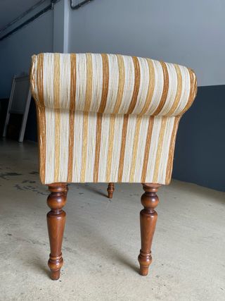 Banqueta chase de vestidor a rayas