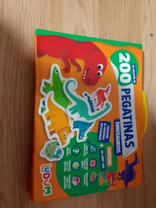 Maletín 200 Pegatinas Dinosaurios Reutilizables