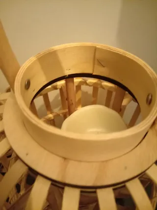 Dos faroles de bambú