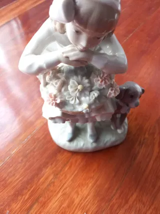 Figura Lladró Niña con Cesta Flores