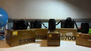 Pacchetto Fotocamere Nikon D700, D3300 e Obiettivo 18-55mm
