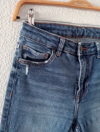 Pantalón vaquero mujer desgastado