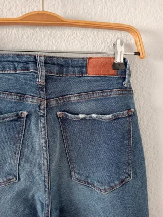 Pantalón vaquero mujer desgastado