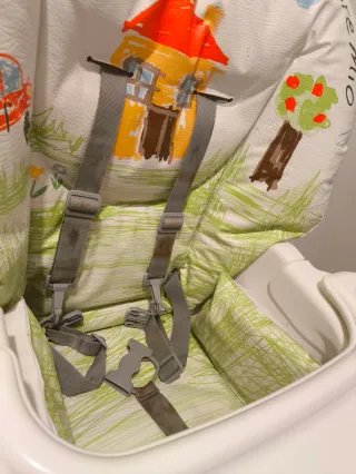 Trona de bebé con funda estampada