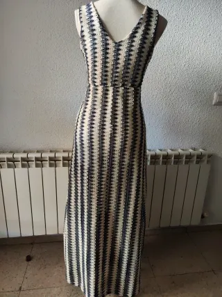 Mono largo beige y azul