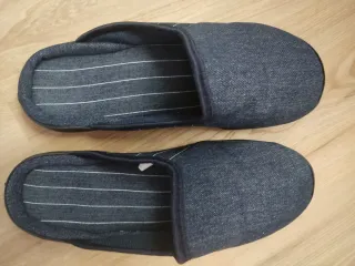 Zapatillas de estar por casa azules. Talla 42