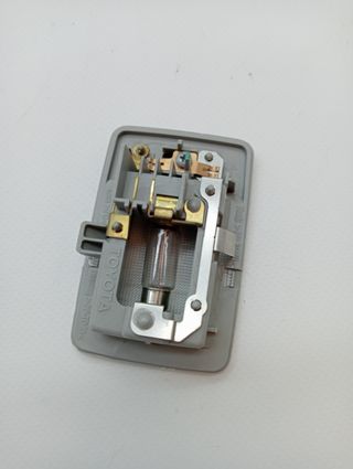 LUZ INTERIOR TOYOTA AURIS TOURING SPORTS (E18)