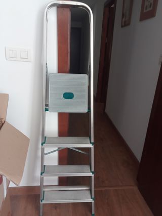 Escalera 3 peldaños con base superior