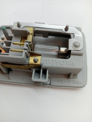 LUZ INTERIOR TOYOTA AURIS TOURING SPORTS (E18) (2)