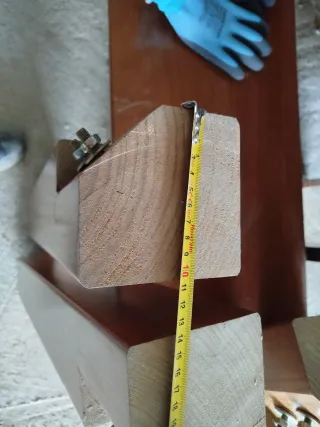 Mesa y bancos de madera