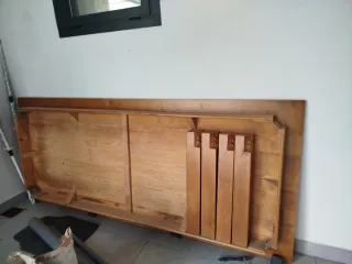 Mesa y bancos de madera