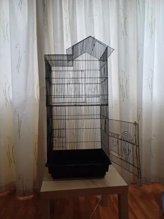 Jaula para pájaros negra