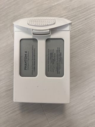 DJI Phantom 4 Mando + 2 Baterías + Cargador
