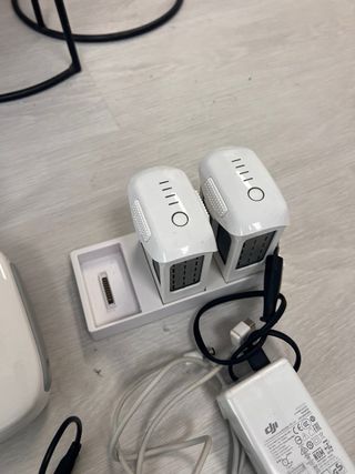 DJI Phantom 4 Mando + 2 Baterías + Cargador