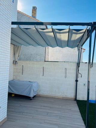 Pergola con tende da sole per patio