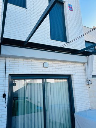 Pergola con tende da sole per patio