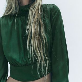 Blusa Zara verde con pedrería