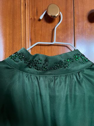 Blusa Zara verde con pedrería