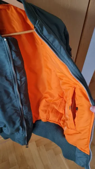 Cazadora Bomber verde oliva