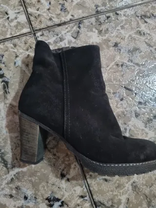 Botines de tacón negros para mujer