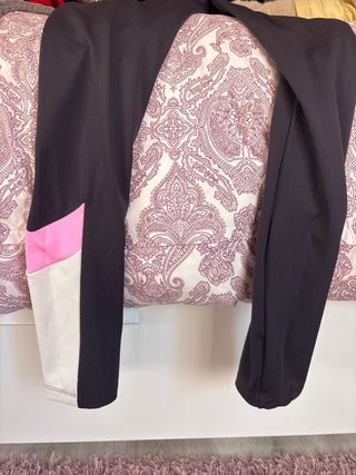 Leggings deportivos negros y rosas