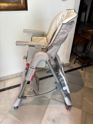 Trona bebé con bandeja extraíble y varias alturas