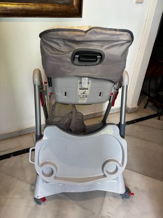 Trona bebé con bandeja extraíble y varias alturas