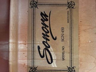 Guitarra Clásica Sonora con funda