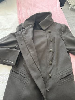 Abrigo militar gris Zara