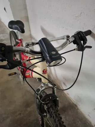 Bicicleta J-Bike Roja y Blanca