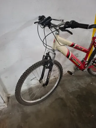 Bicicleta J-Bike Roja y Blanca