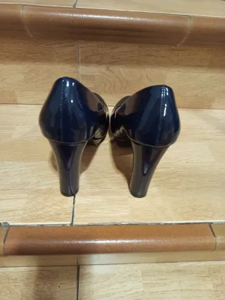 Zapatos charol tacón azul talla 36