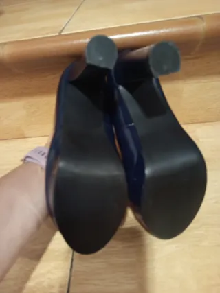 Zapatos charol tacón azul talla 36
