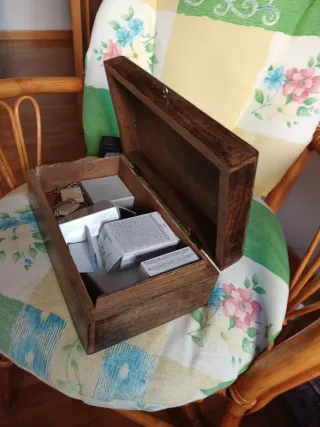 Caja de madera tallada antigua