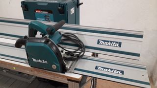 Makita CA5000XJ Fresadora Planchas Aluminio