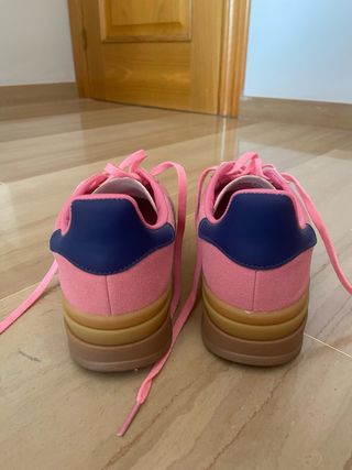 Zapatillas Adidas Gazelle rosas y azul marino