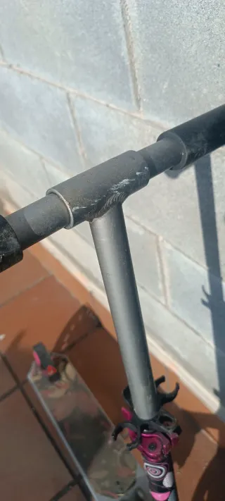 Patinete infantil negro y rosa