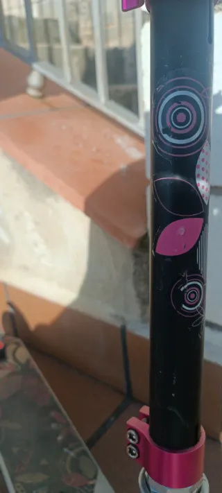 Patinete infantil negro y rosa