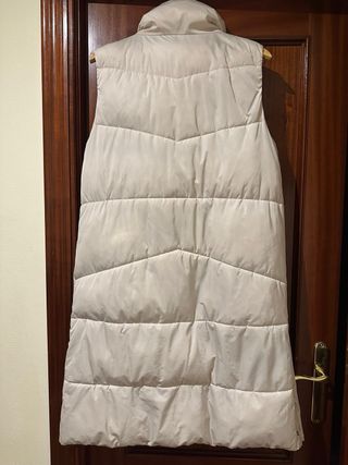 Chaleco largo acolchado beige mujer