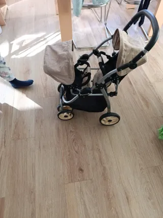 Cochecito gemelar de juguete