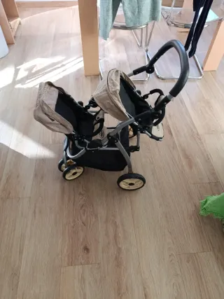 Cochecito gemelar de juguete