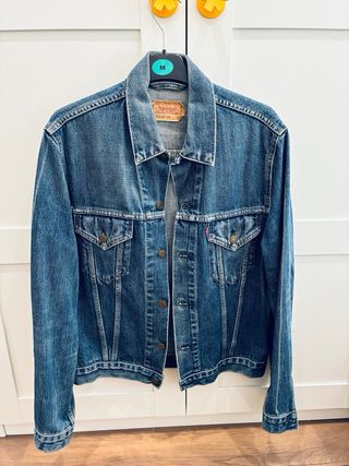 Chaqueta Levi's Trucker + Pantalon vaquero Zara