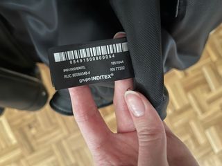 Cazadora efecto piel Zara negra