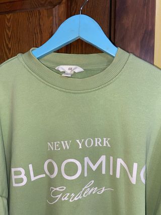 Sudadera H&M verde New York Blooming