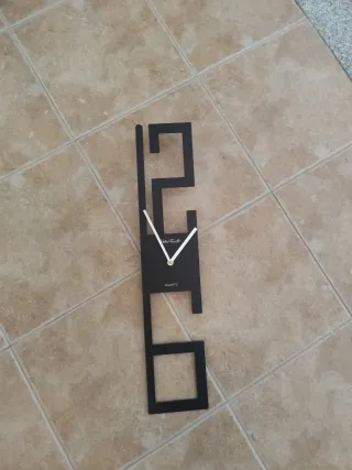 Reloj de diseño moderno ultraligero