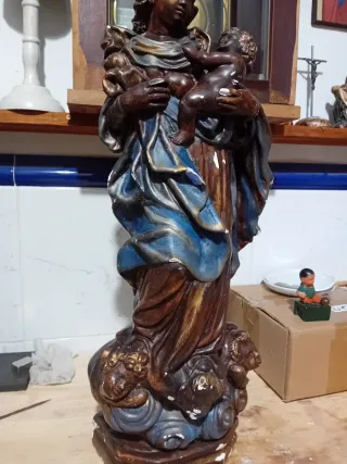 Figura Virgen con Niño y Ángeles