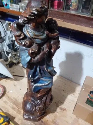 Figura Virgen con Niño y Ángeles