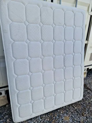 Colchón 150x190 cm como nuevo