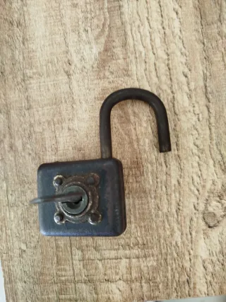 Candado español antiguo rgm